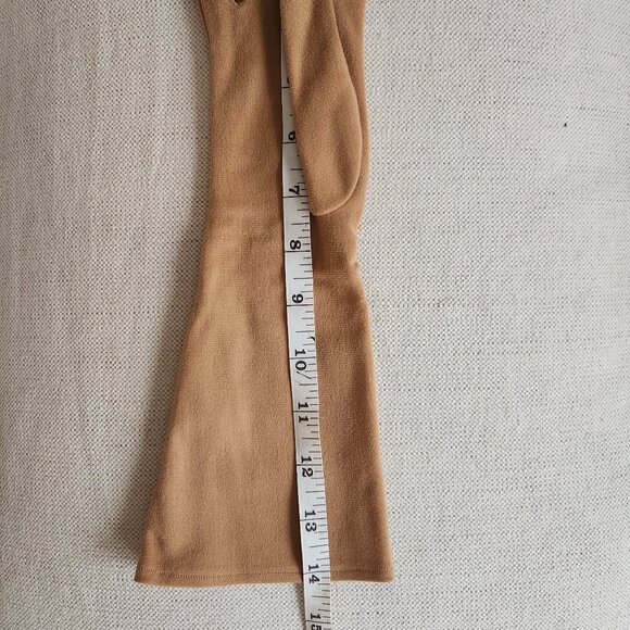 Mid-Century Camel Nylon Opera Gloves in Excellent Condition - 7 1/2 - Picture 7 of 9